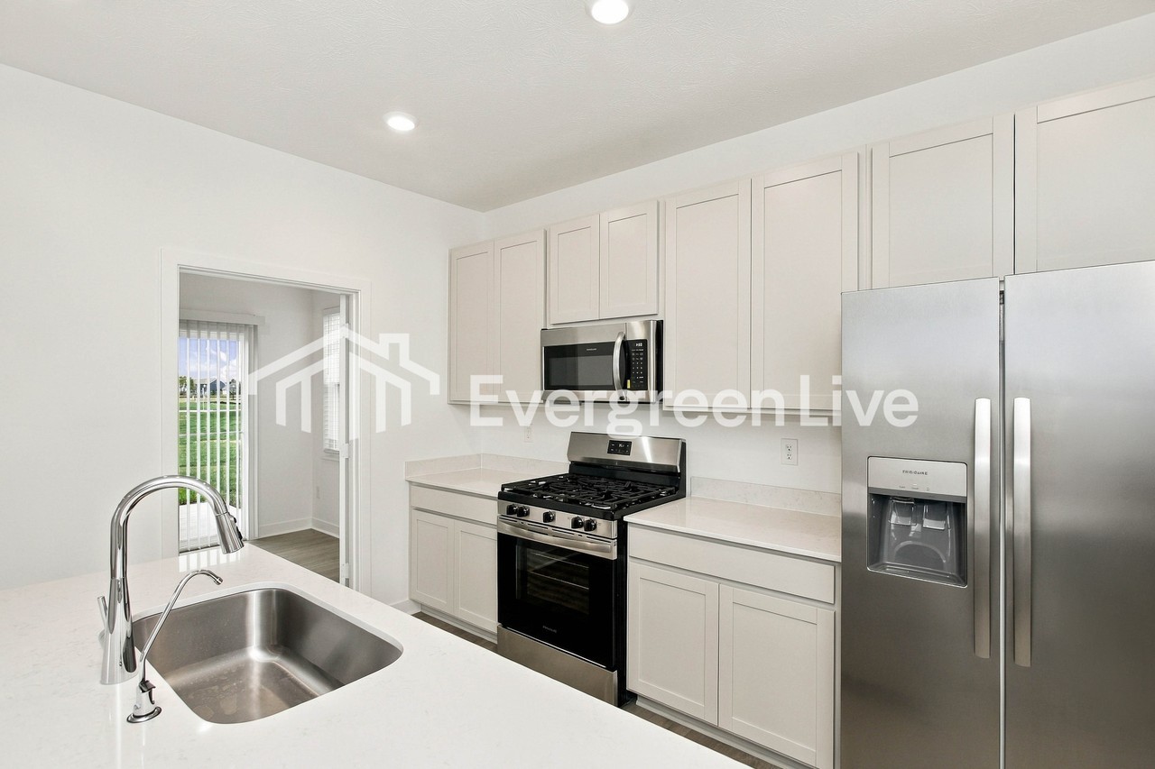 8087 Ridge Line Dr - Photo 4 of 14