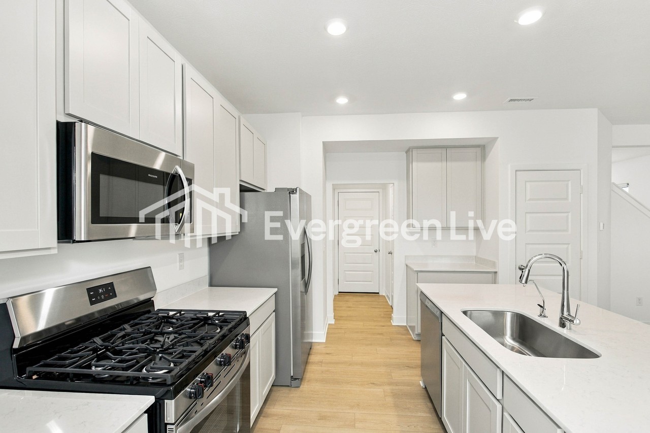 8087 Ridge Line Dr - Photo 5 of 14