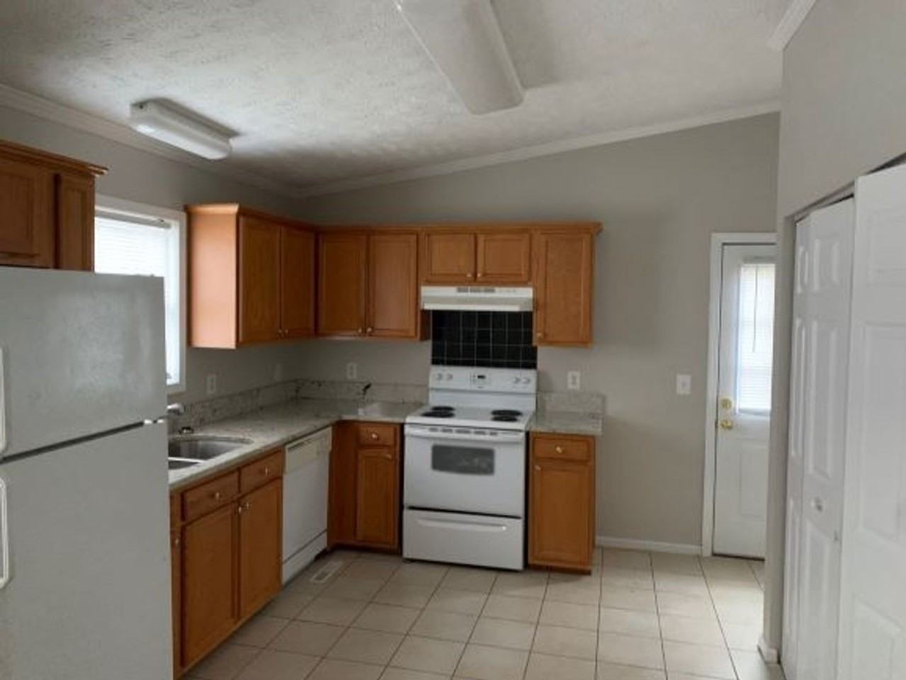 1311 Bright Ct - Photo 3 of 14