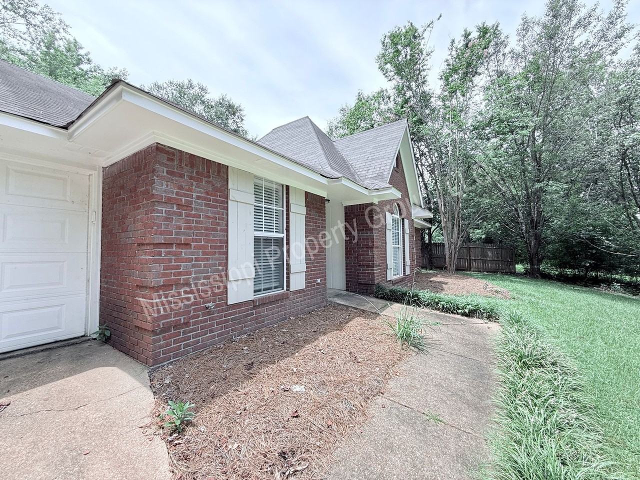 2112 Harris Dr - Photo 2 of 27