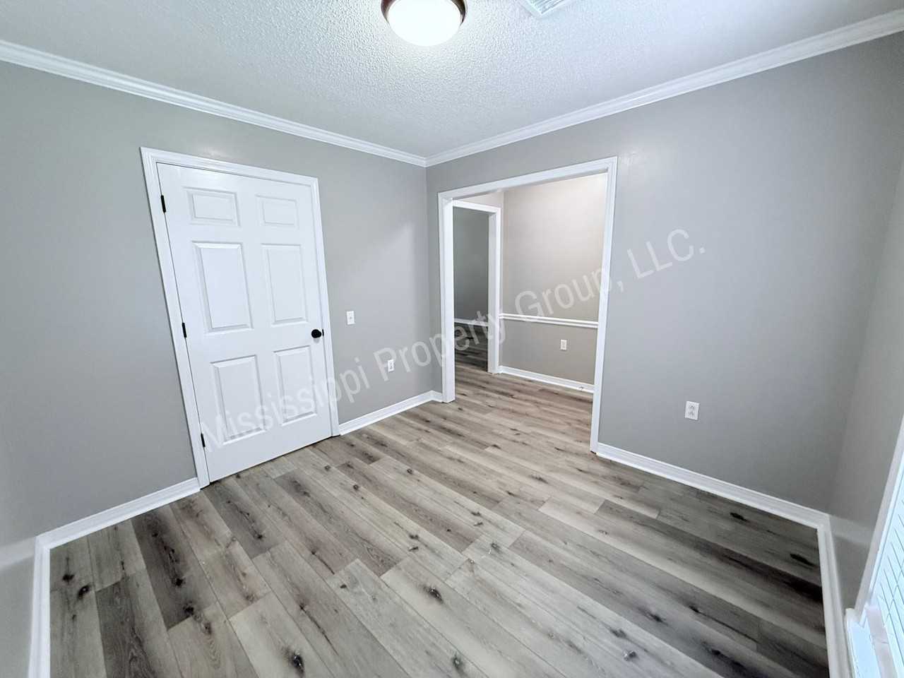 2112 Harris Dr - Photo 4 of 27