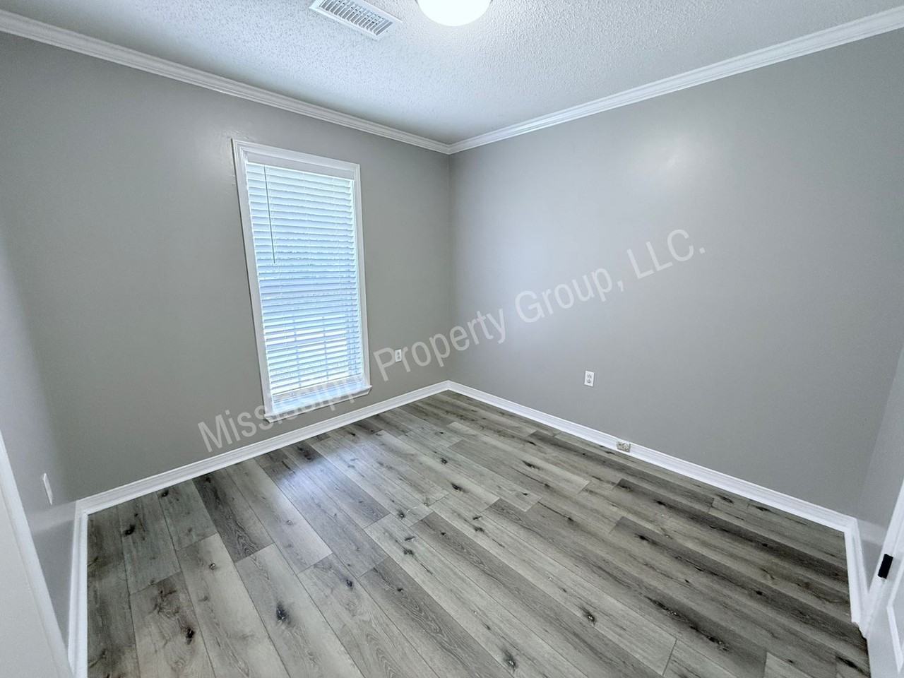 2112 Harris Dr - Photo 5 of 27