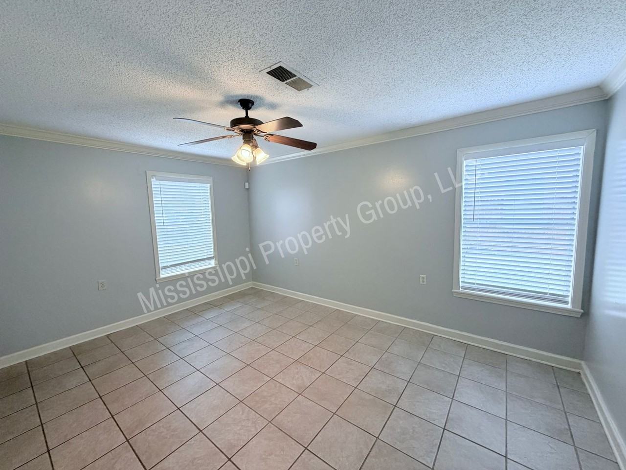 1017 Inverness Ln - Photo 7 of 35
