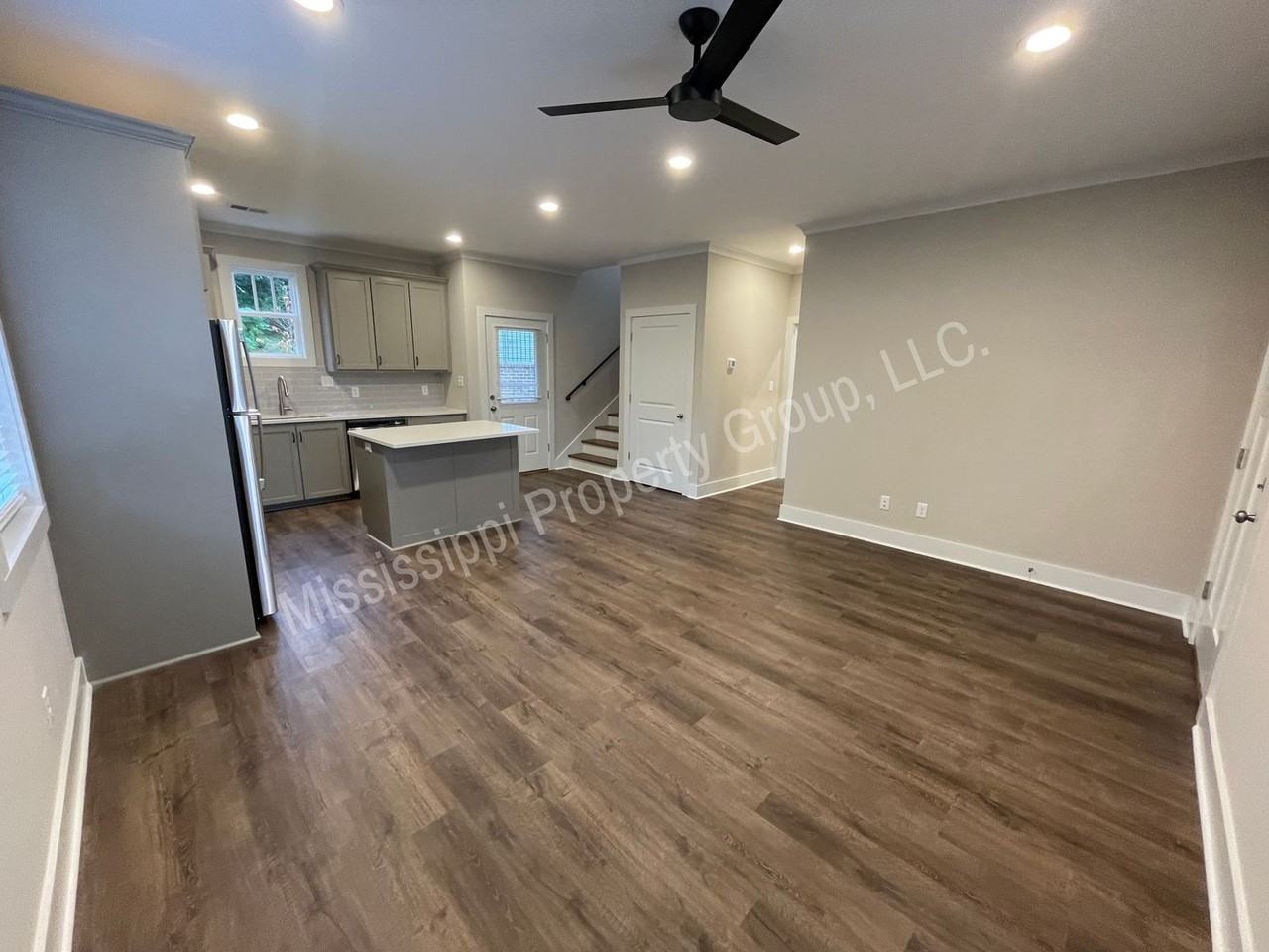 300 Boxwood Cir - Photo 3 of 19