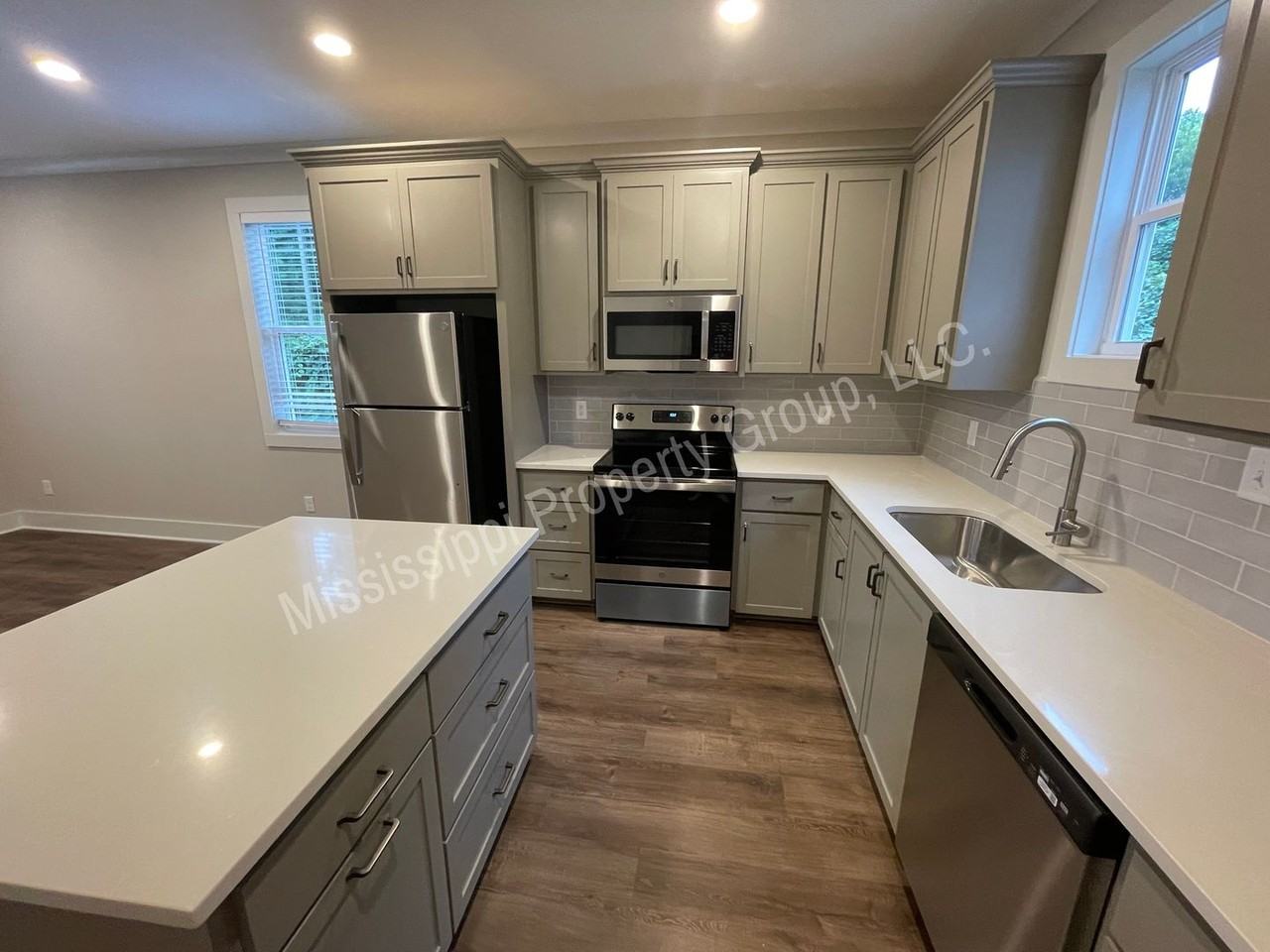 300 Boxwood Cir - Photo 4 of 19