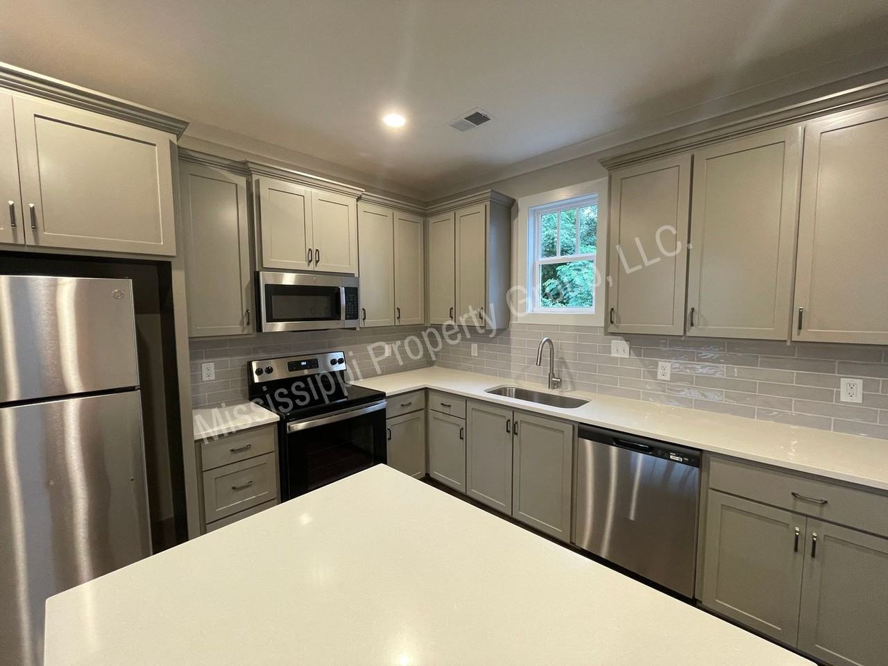300 Boxwood Cir - Photo 5 of 19