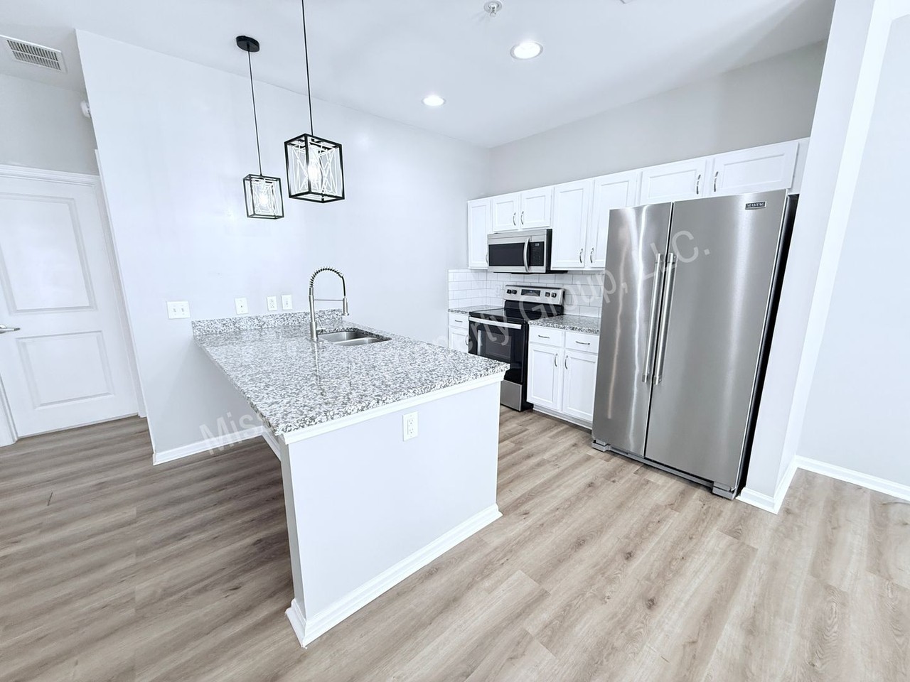 238 Town Center Dr - Photo 4 of 24