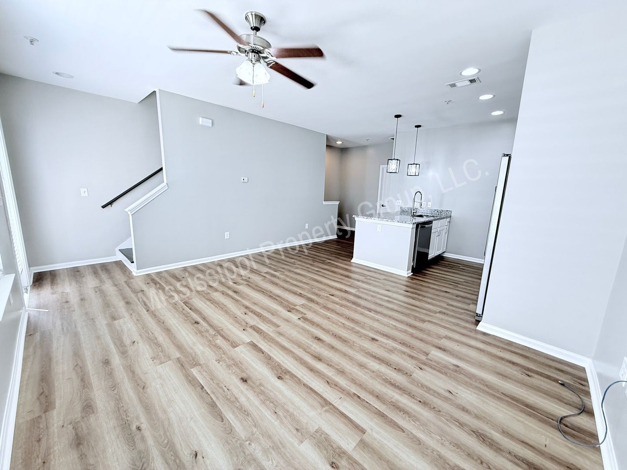 238 Town Center Dr - Photo 5 of 24