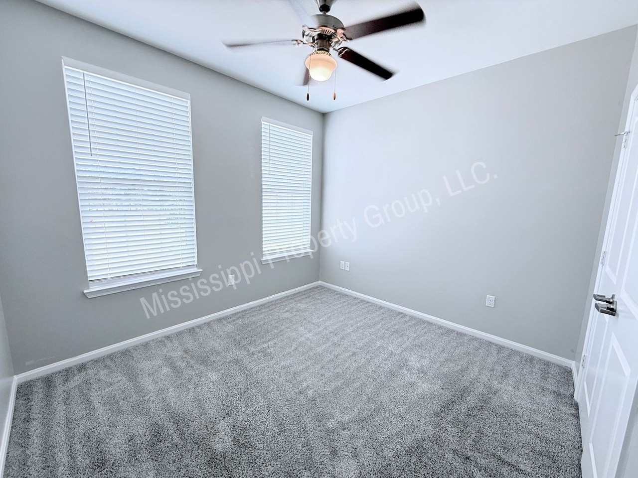 238 Town Center Dr - Photo 6 of 24