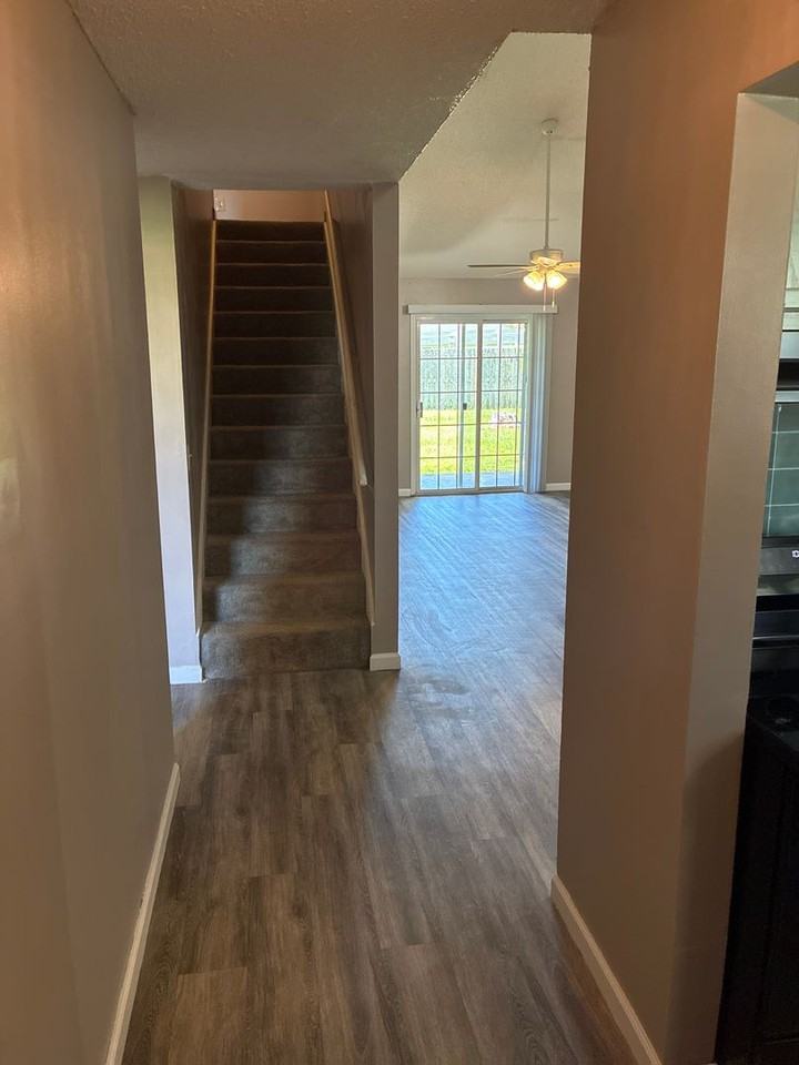 221 Madison Ave - Photo 4 of 20