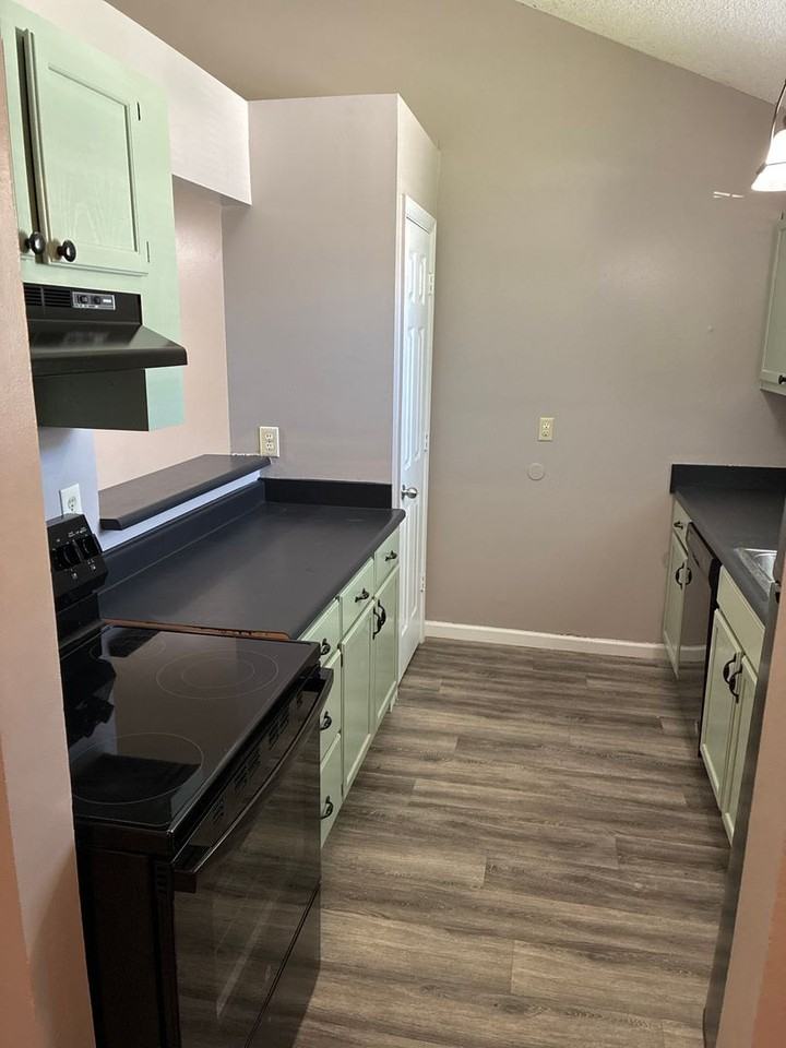 221 Madison Ave - Photo 5 of 20