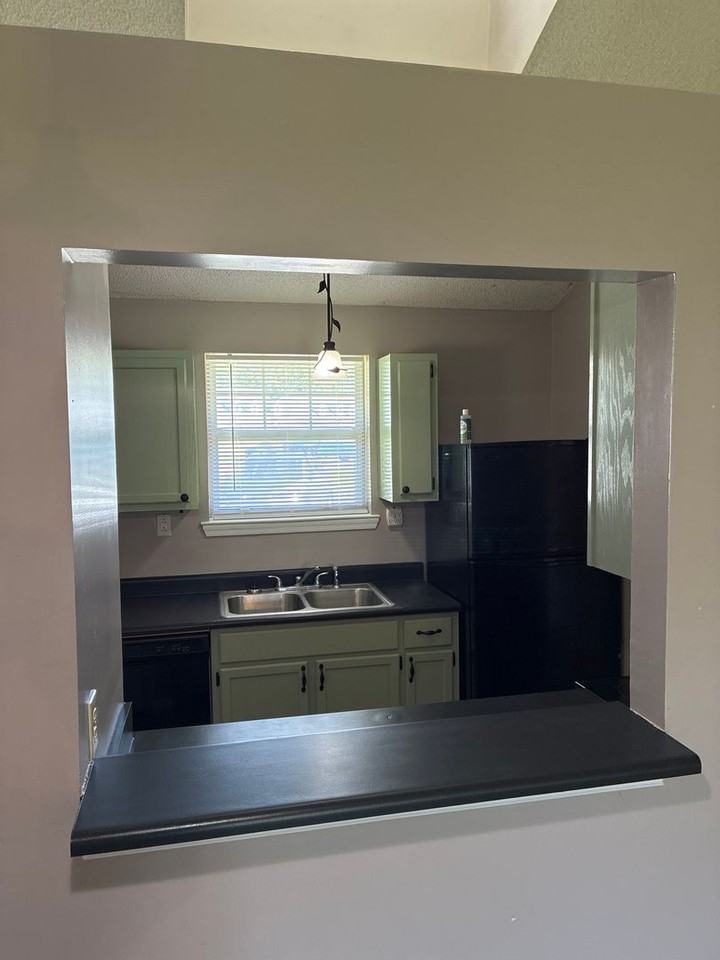 221 Madison Ave - Photo 6 of 20