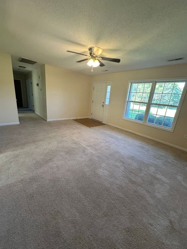 3285 N Kings Hwy - Photo 3 of 12