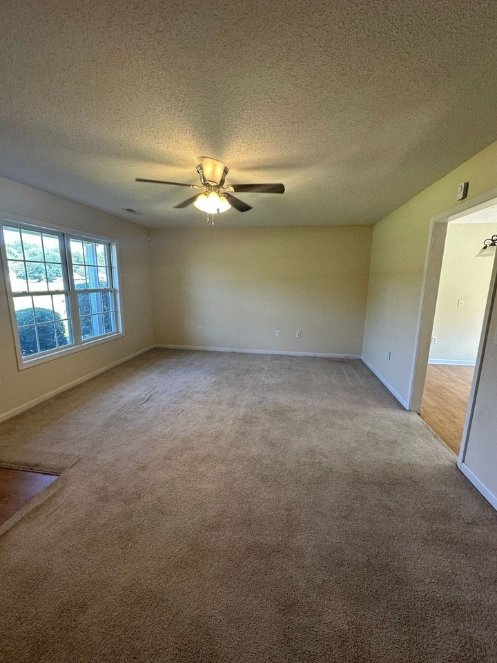 3285 N Kings Hwy - Photo 4 of 12