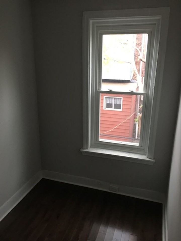 1119 S Peach St - Photo 3 of 4