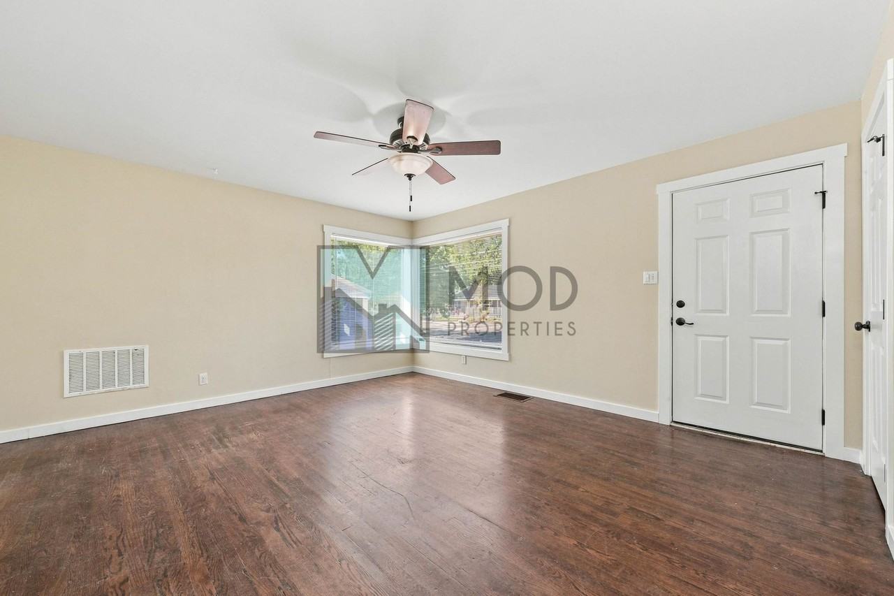 4776 E Utah Pl - Photo 5 of 24