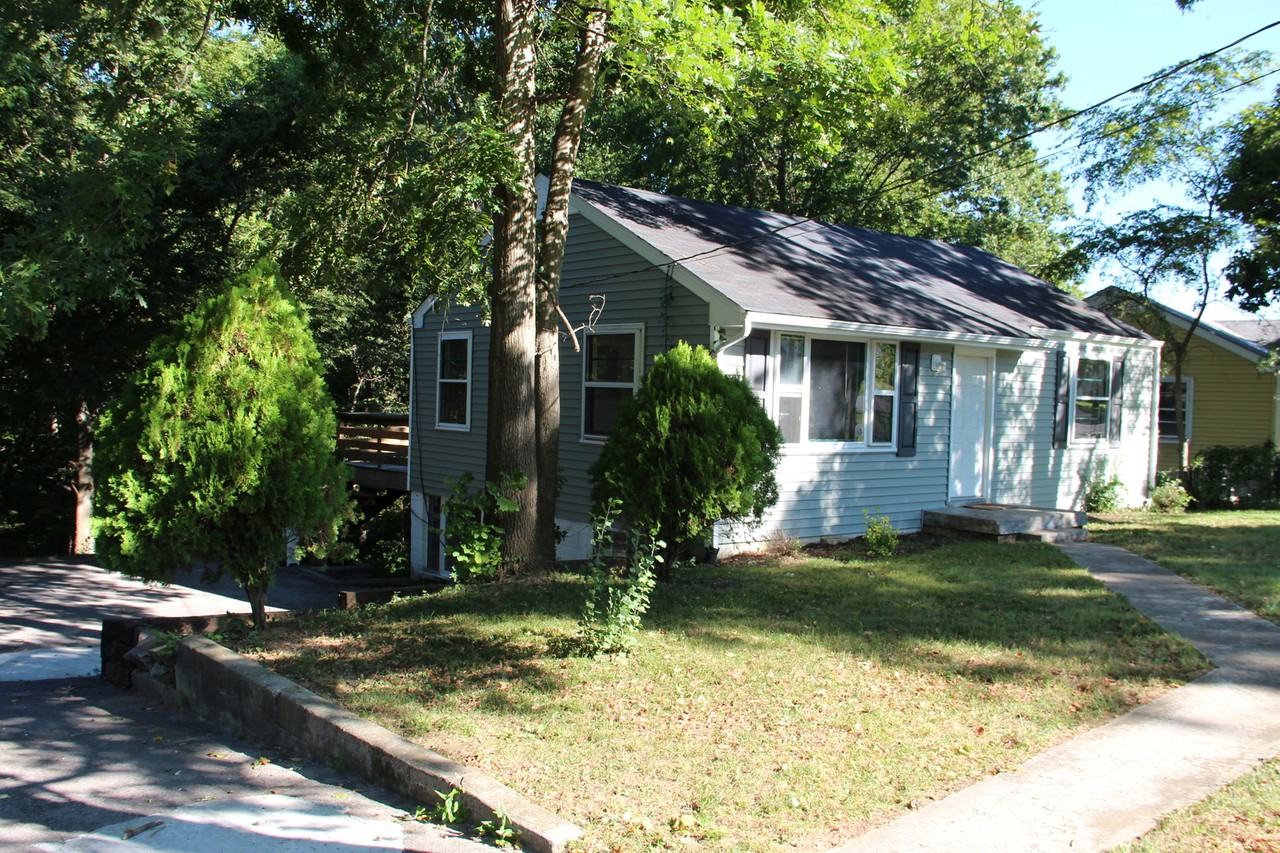 705 Braidwood Dr - Photo 2 of 24