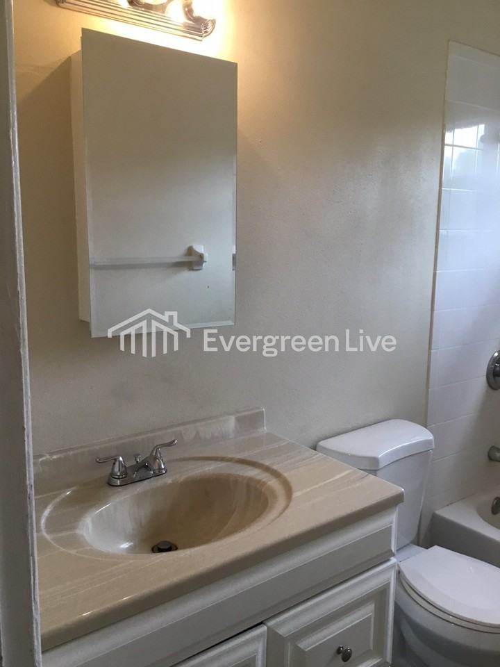 1703 Carnegie Cir - Photo 4 of 21