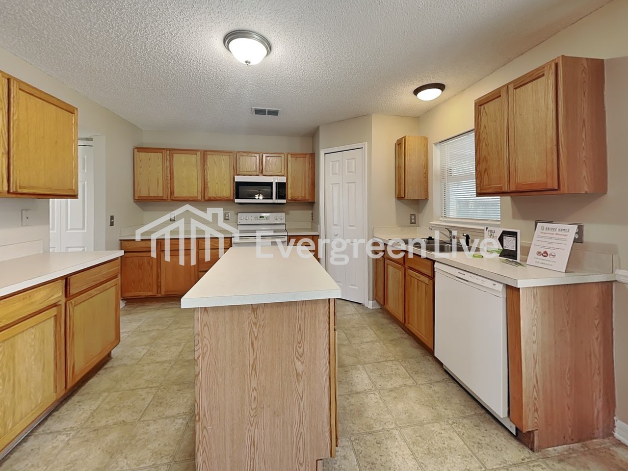 8799 Oxfordshire Ave E - Photo 5 of 22