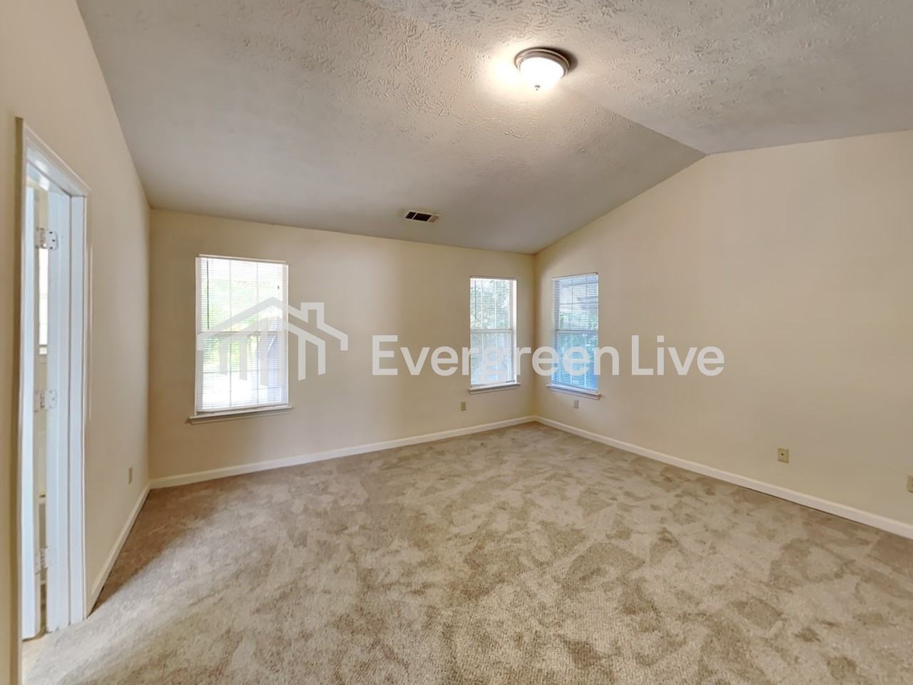 1410 Stoneleigh Way - Photo 7 of 21