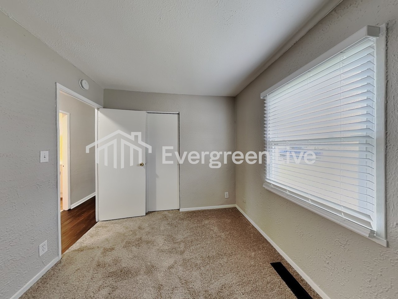 635 Hanover Dr - Photo 3 of 17