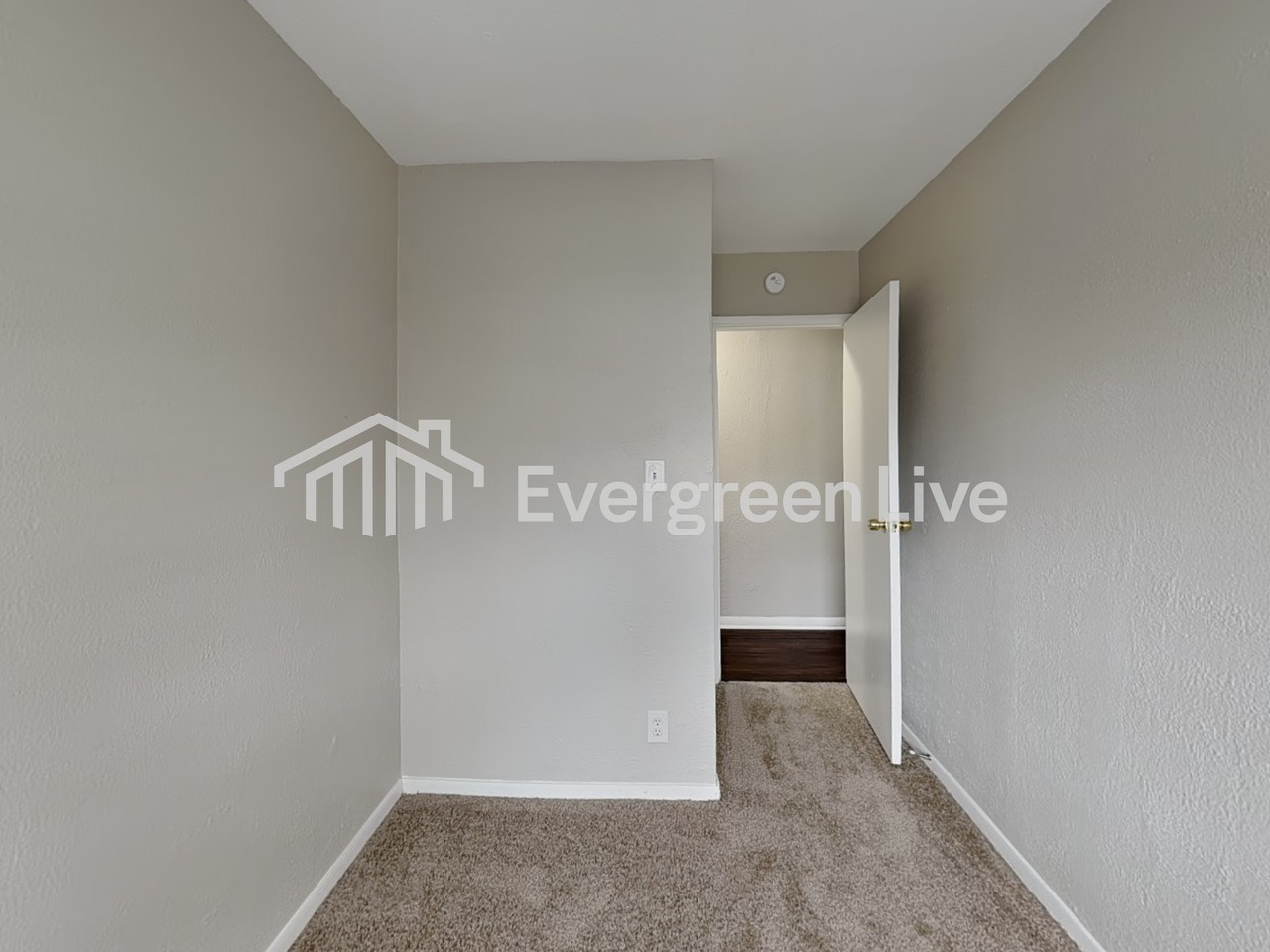 635 Hanover Dr - Photo 6 of 17