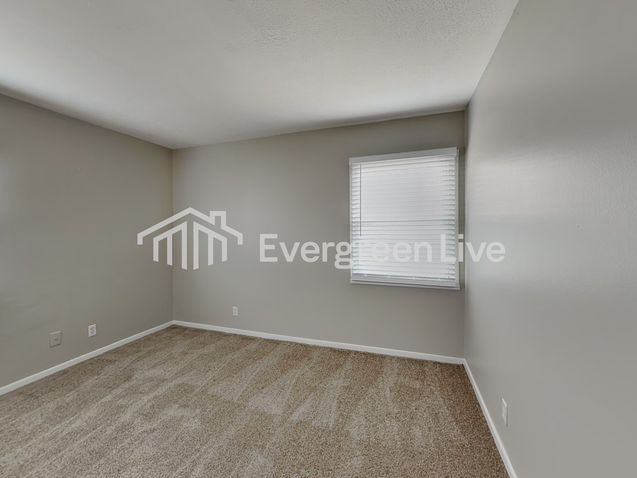 635 Hanover Dr - Photo 7 of 17