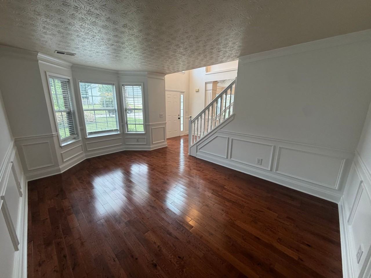 9469 Carnes Crossing Cir - Photo 2 of 24