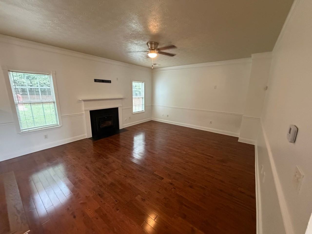 9469 Carnes Crossing Cir - Photo 3 of 24