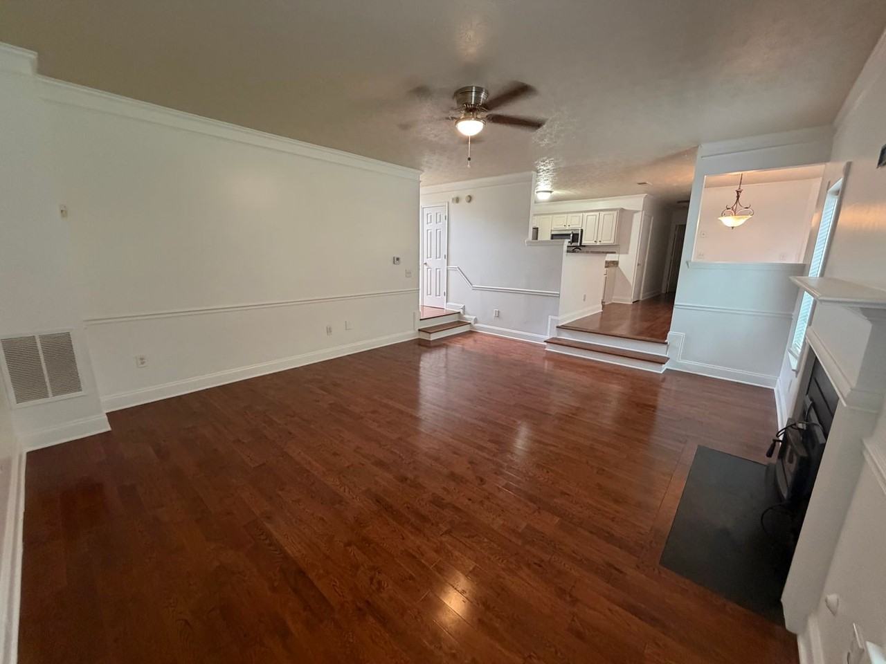 9469 Carnes Crossing Cir - Photo 5 of 24