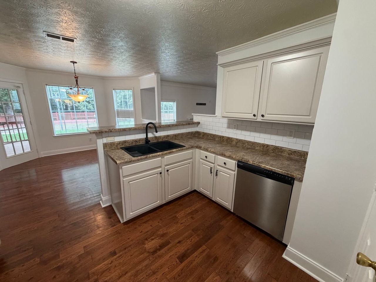 9469 Carnes Crossing Cir - Photo 6 of 24