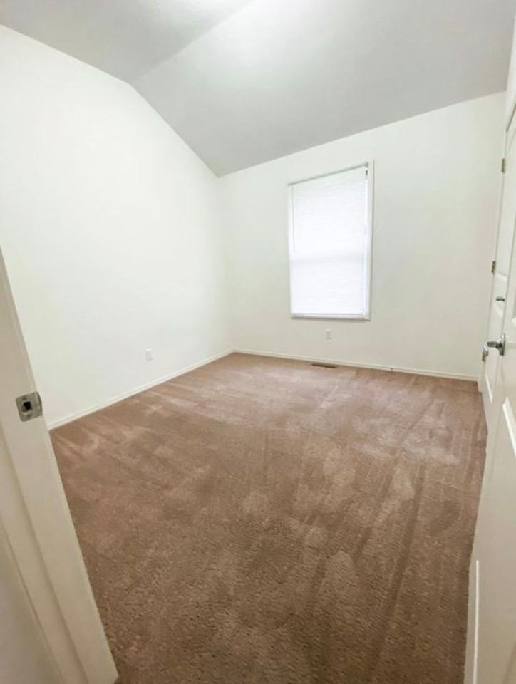 3906 N 16th St - Photo 2 of 10