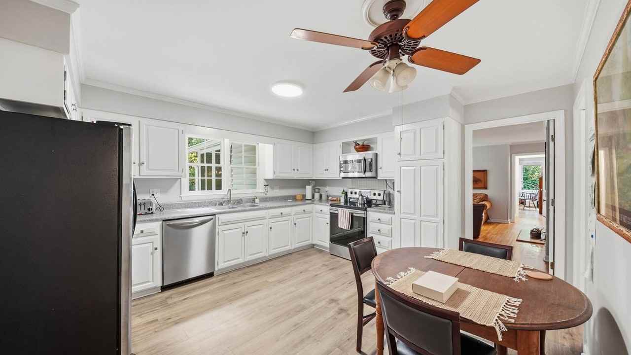 204 Grayson Rd - Photo 5 of 27