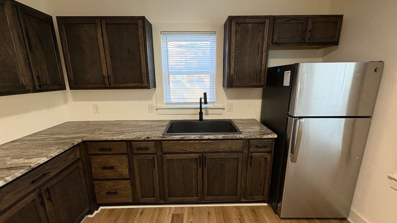 105 Middle St - Photo 3 of 15