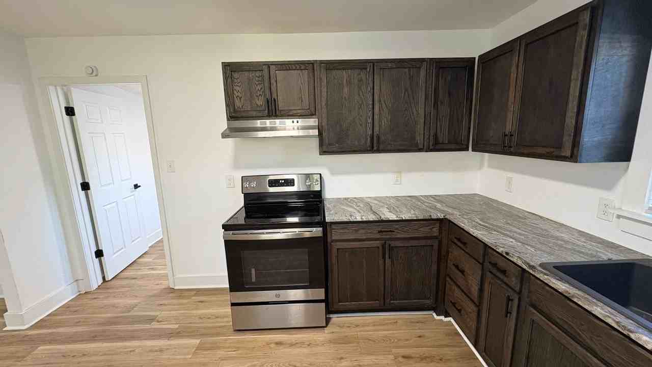 105 Middle St - Photo 4 of 15