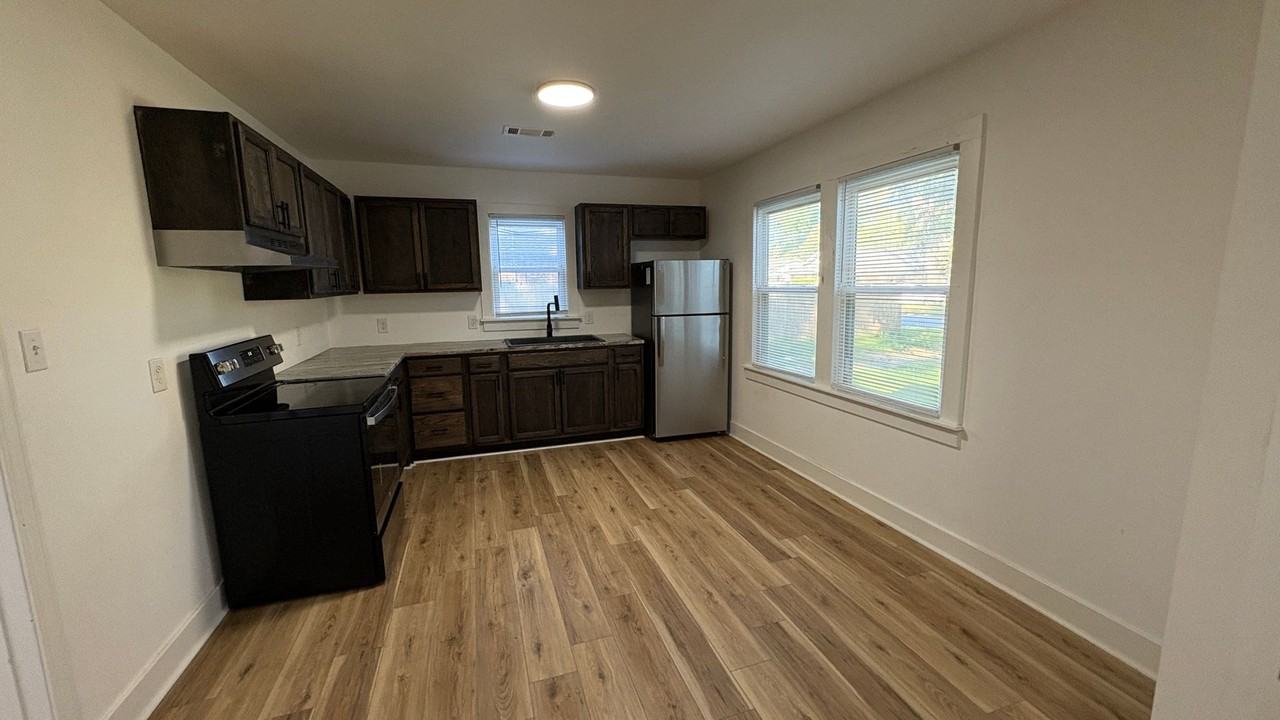 105 Middle St - Photo 5 of 15