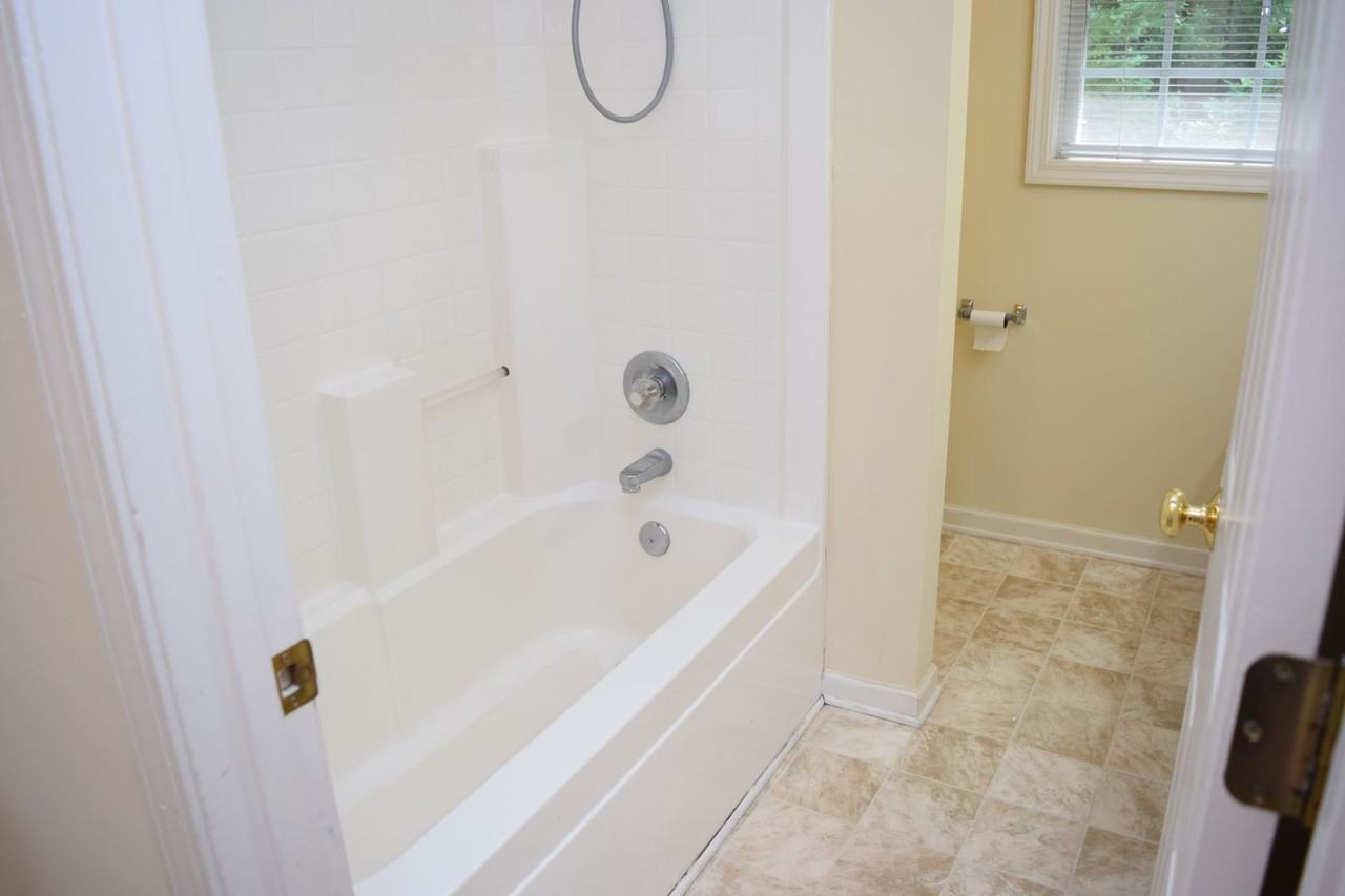1222 14th St Ne - Photo 7 of 11