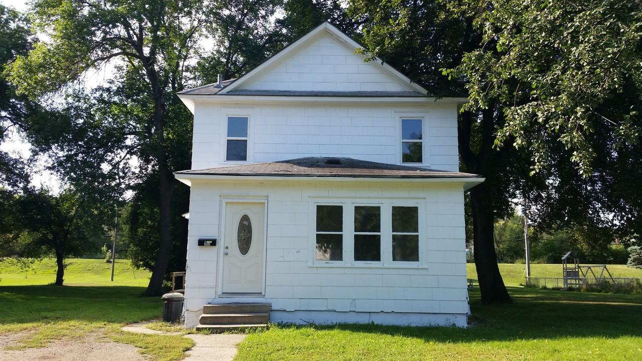 656 E Main St - Photo 2 of 12