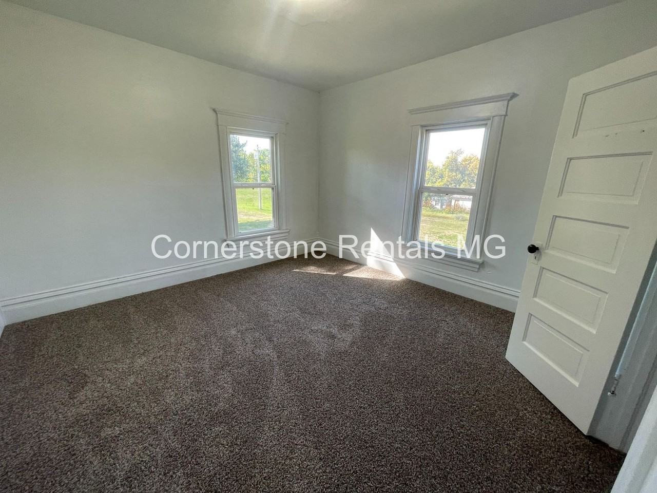 656 E Main St - Photo 4 of 12