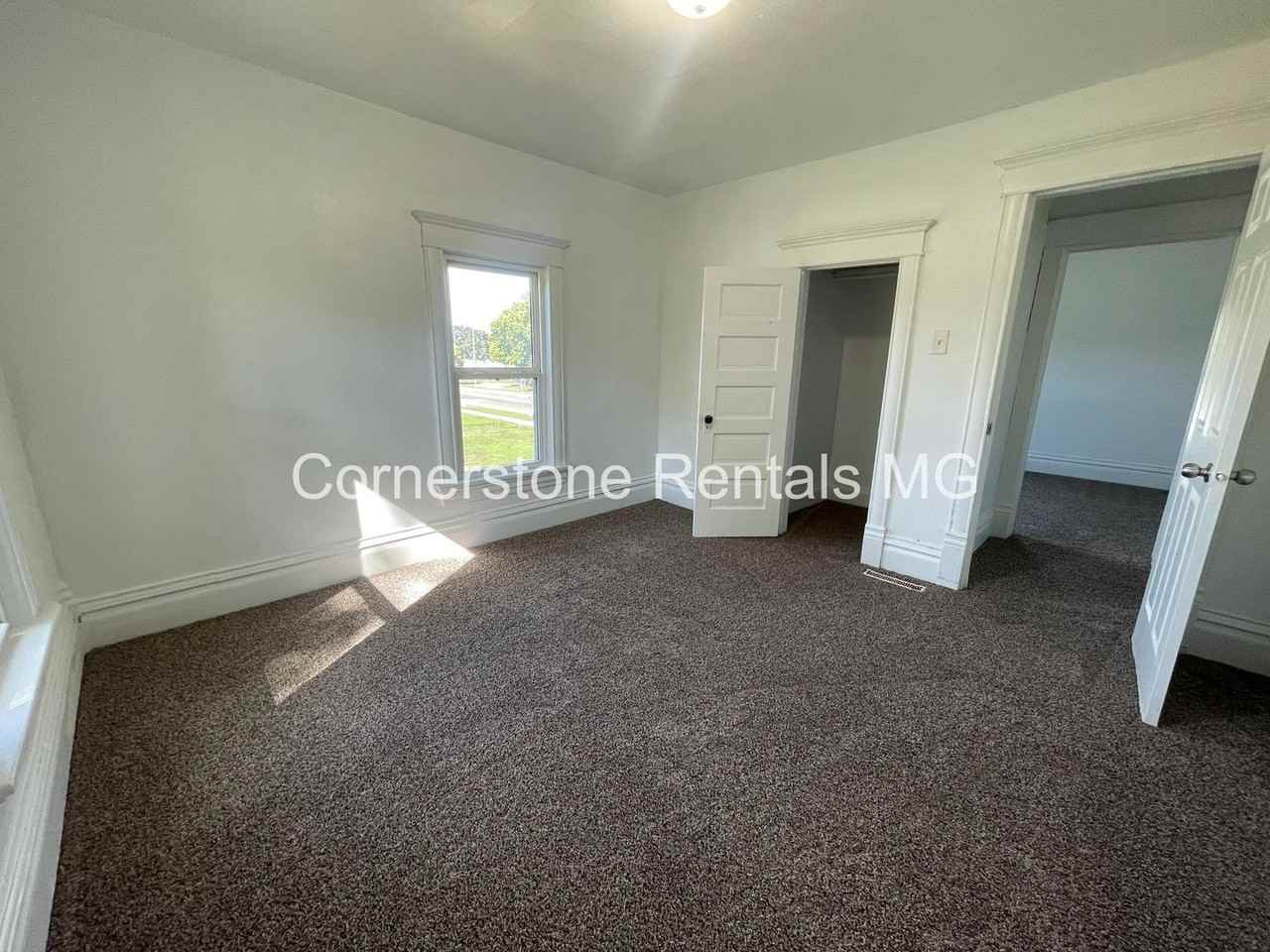 656 E Main St - Photo 5 of 12