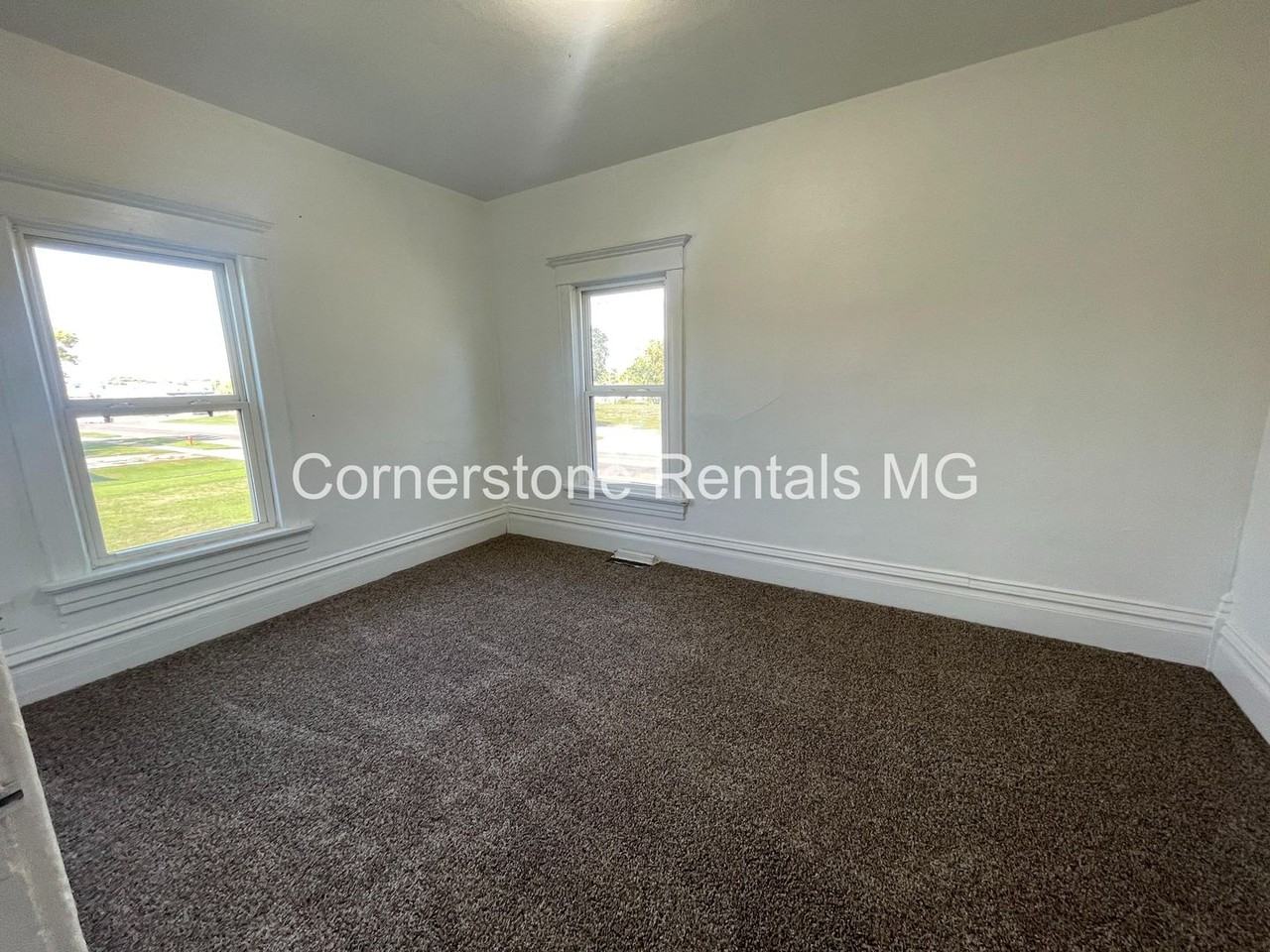 656 E Main St - Photo 6 of 12