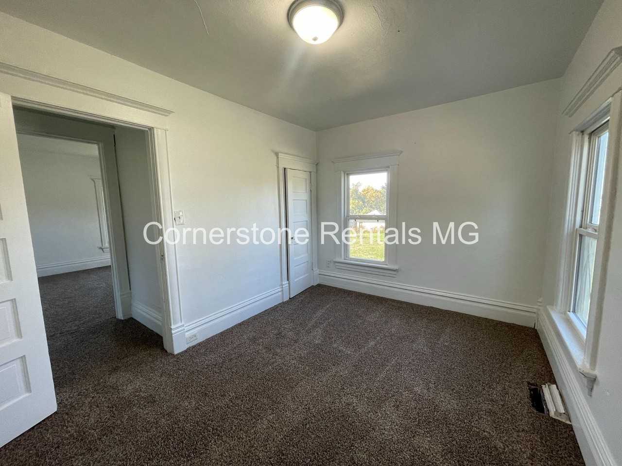 656 E Main St - Photo 7 of 12