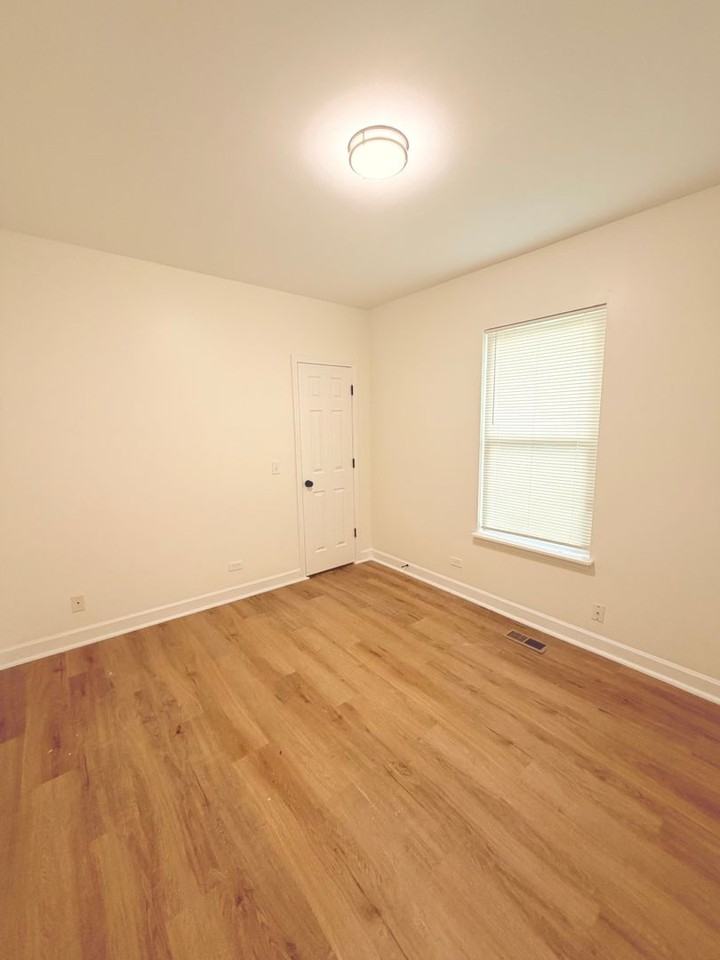 11807 S Peoria St - Photo 4 of 9