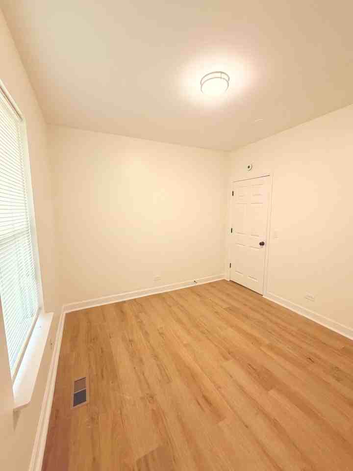 11807 S Peoria St - Photo 5 of 9