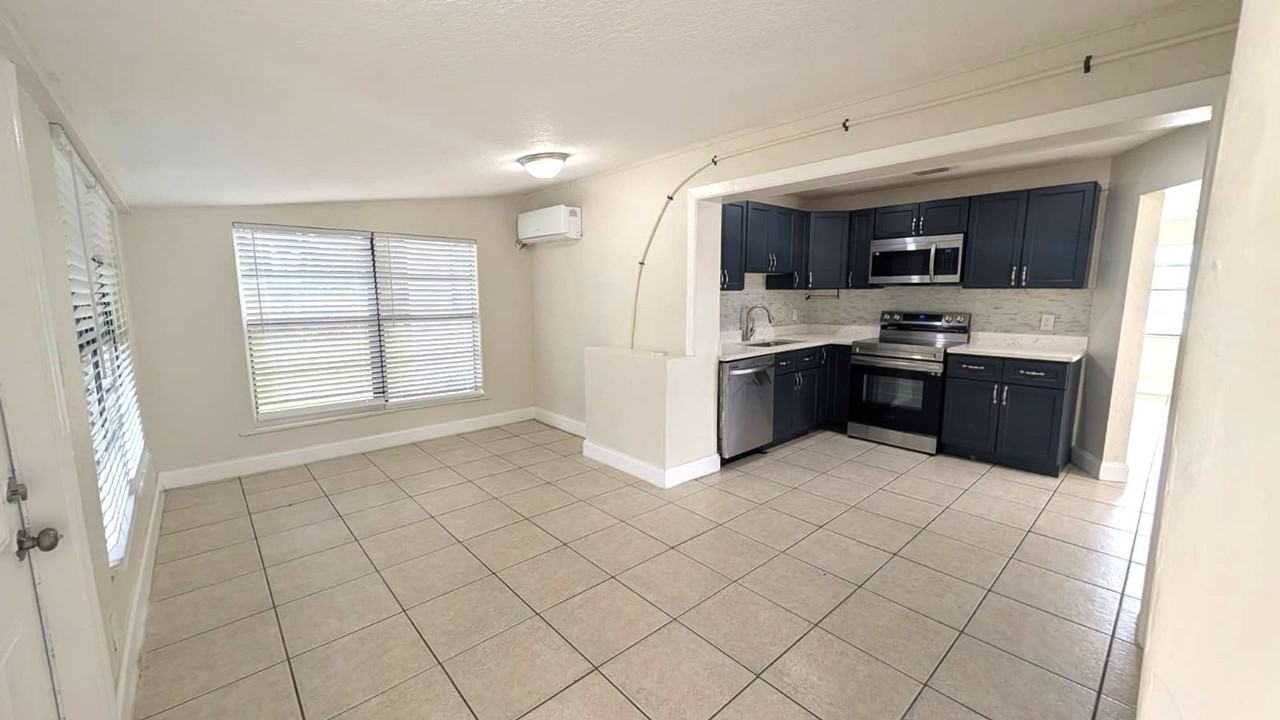 1552 Nw 15th Ter - Photo 3 of 29
