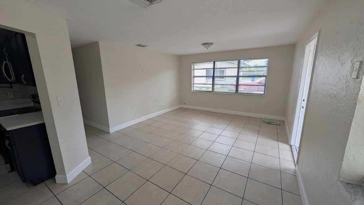 1552 Nw 15th Ter - Photo 6 of 29