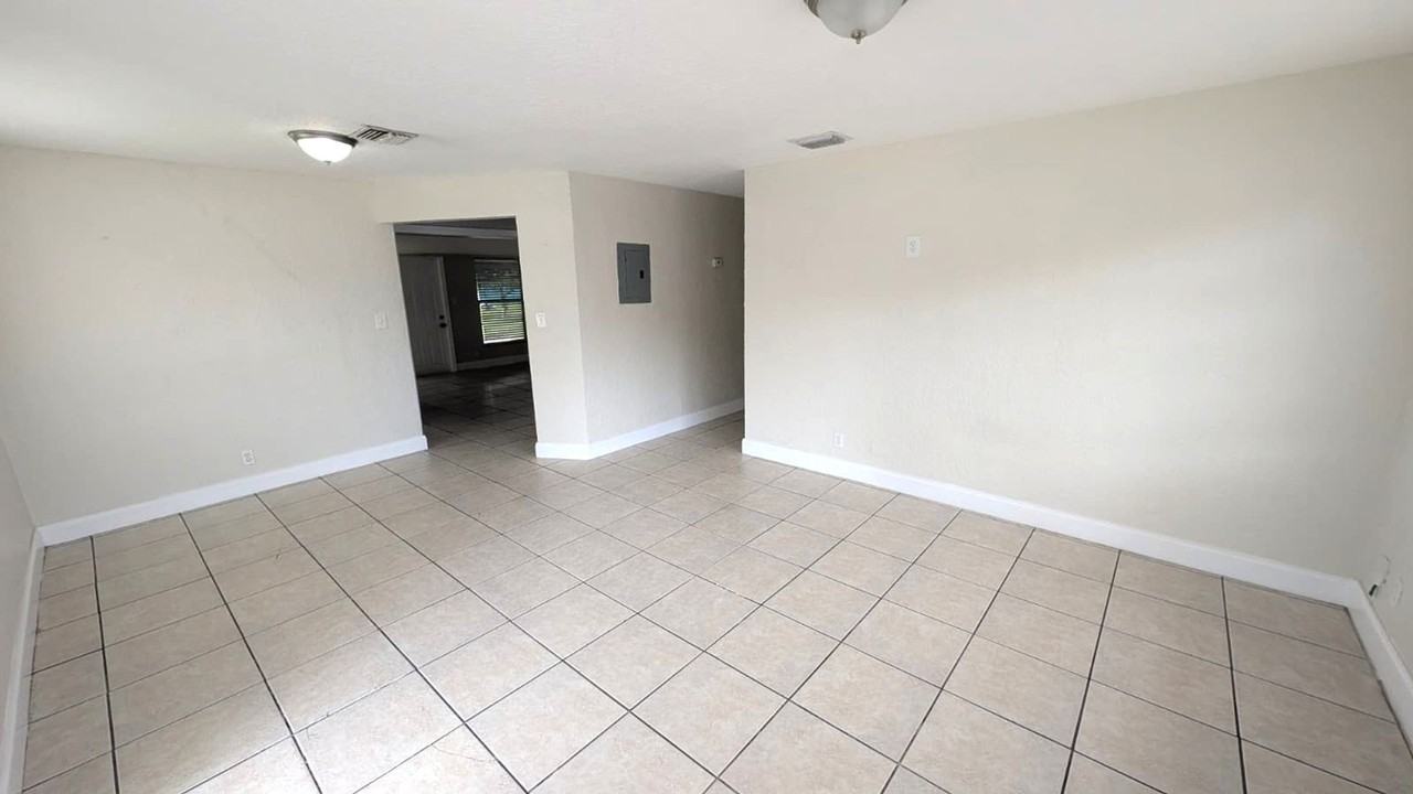 1552 Nw 15th Ter - Photo 7 of 29