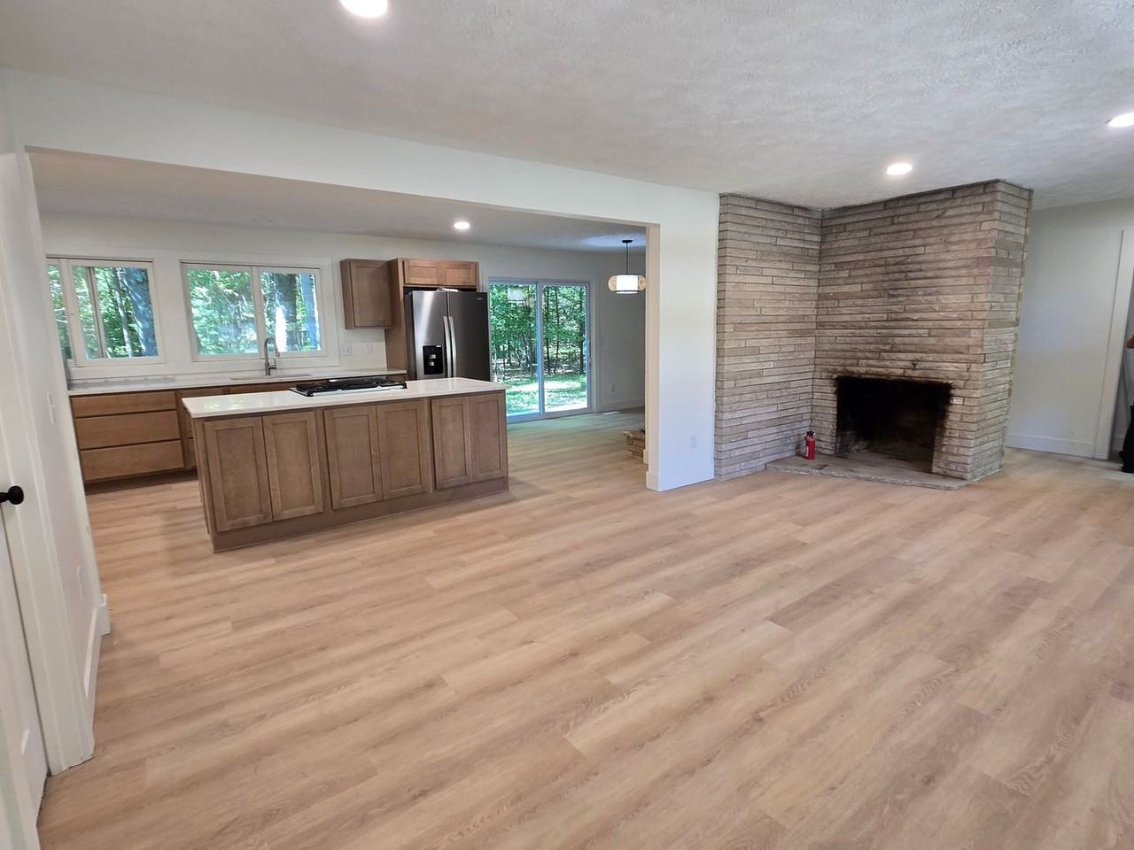 1499 Scenic Dr - Photo 2 of 13