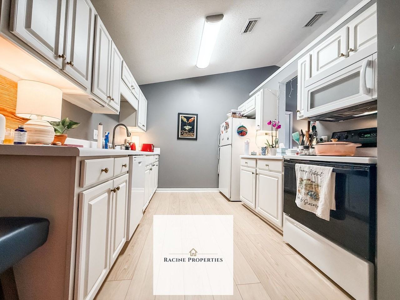 605 Pelham Square Way - Photo 5 of 13