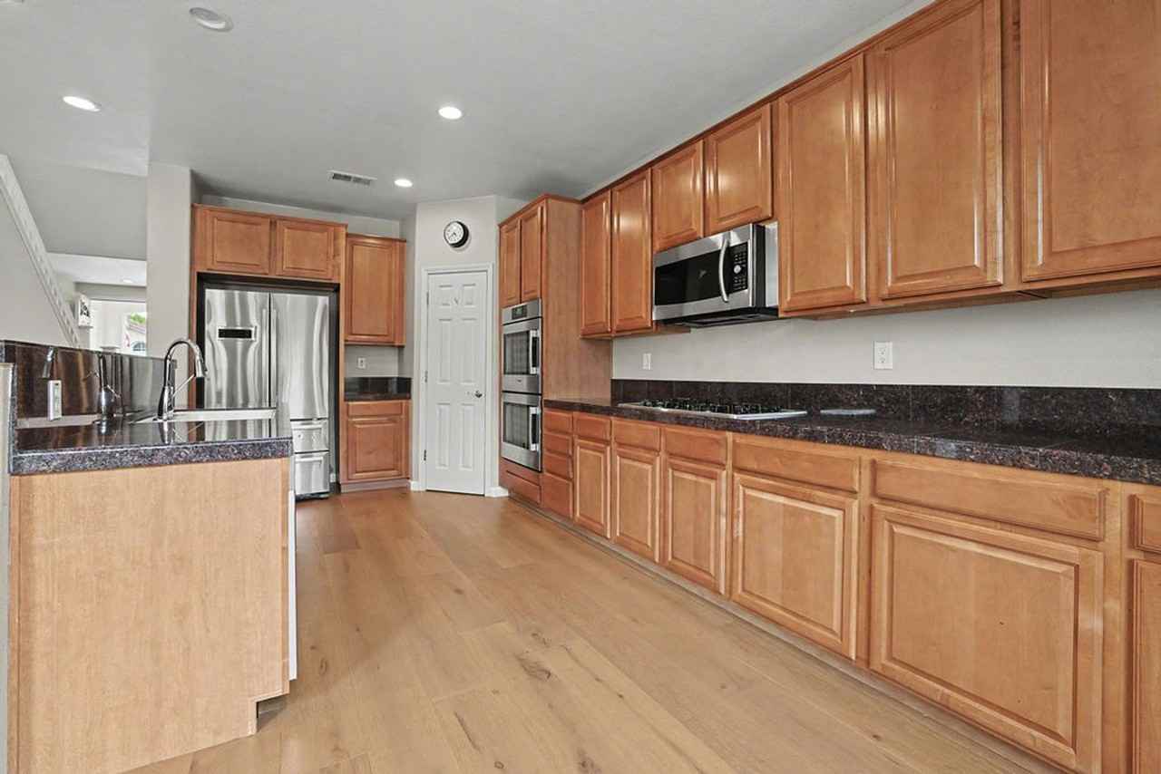 4865 Peninsula Point Dr - Photo 3 of 41
